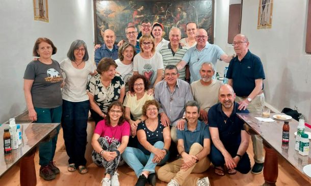 Un Obispo y dos docenas. Encuentro de oración en Jumilla
