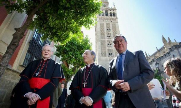 El cardenal Fray Carlos Amigo Vallejo ya tiene su calle a los pies de la Giralda